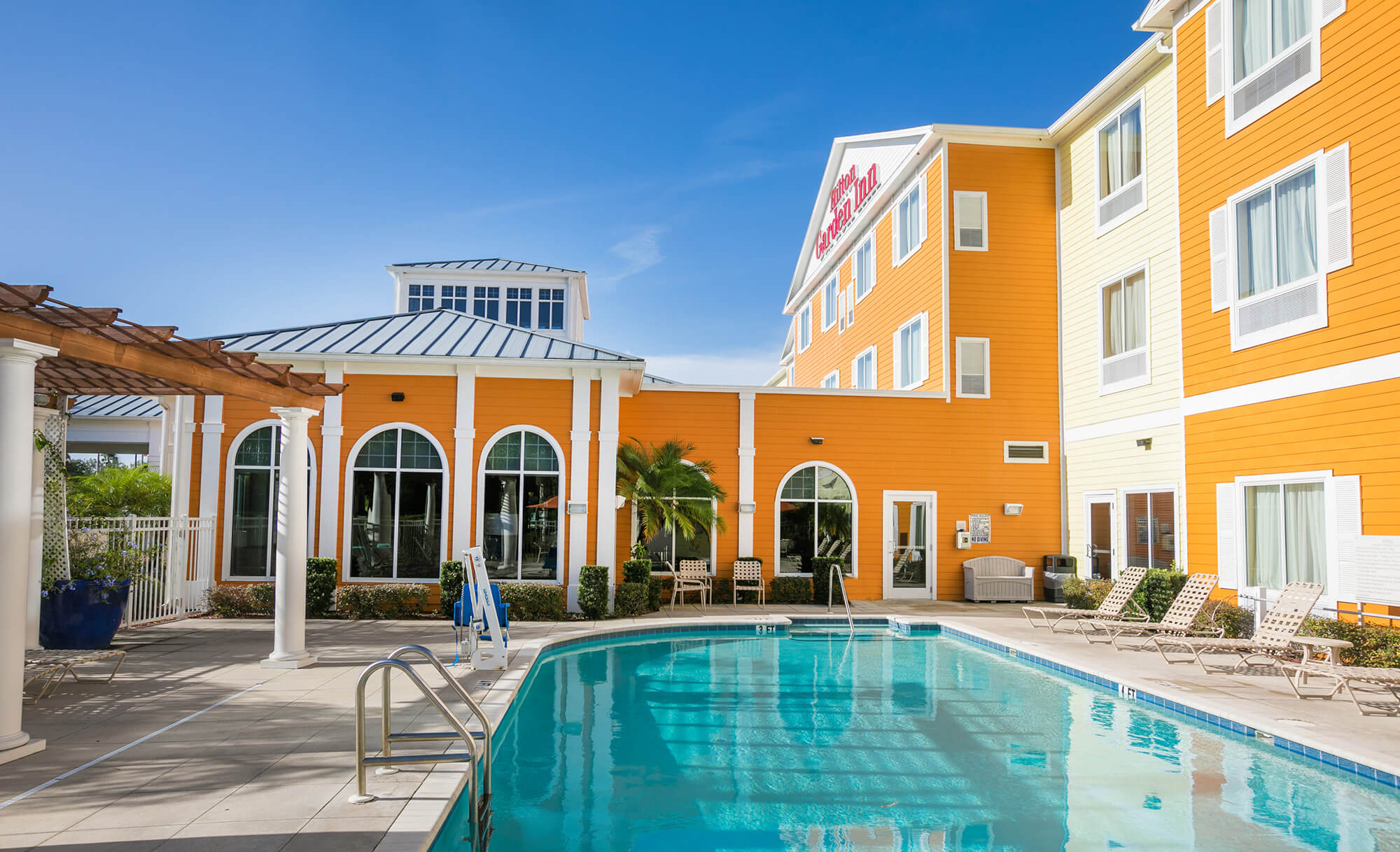 Pool and hotel exterior at Hilton Garden Inn Lakeland