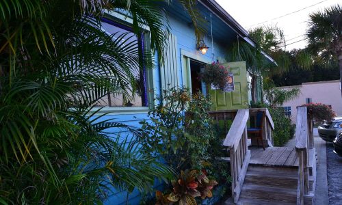 Exterior of building and steps up to front door at Crazy Fish Bar & Grill in Lake Wales, FL